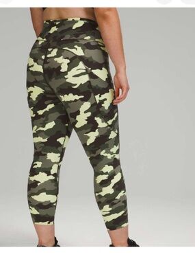 Lulu Lemon army pattern leggings 365 camo colour 16.5” Waist Inseam 24” A0128